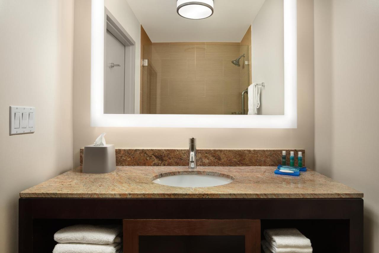 Holiday Inn Express Hotel & Suites Belmont By Ihg Exteriér fotografie