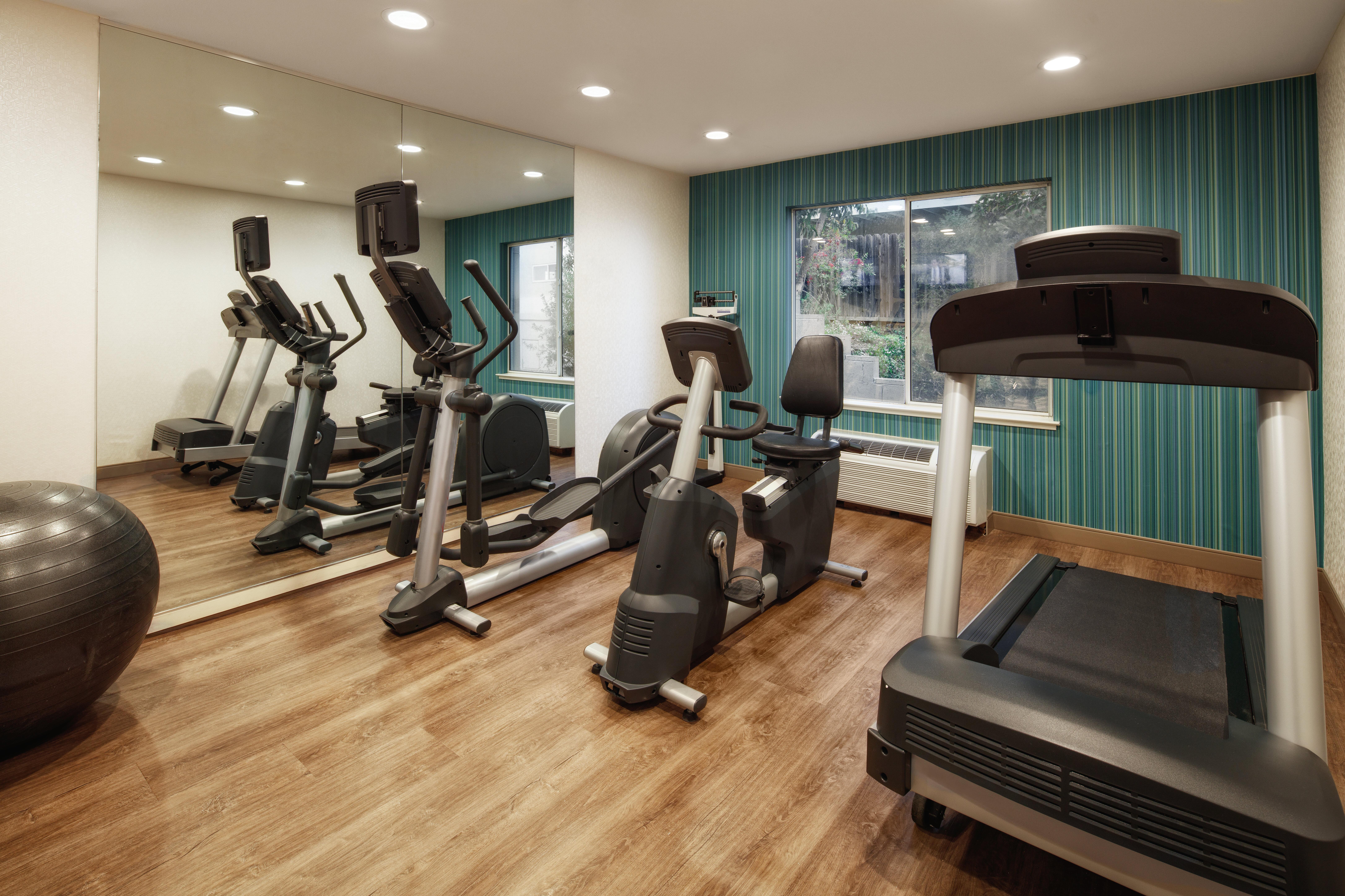 Holiday Inn Express Hotel & Suites Belmont By Ihg Exteriér fotografie
