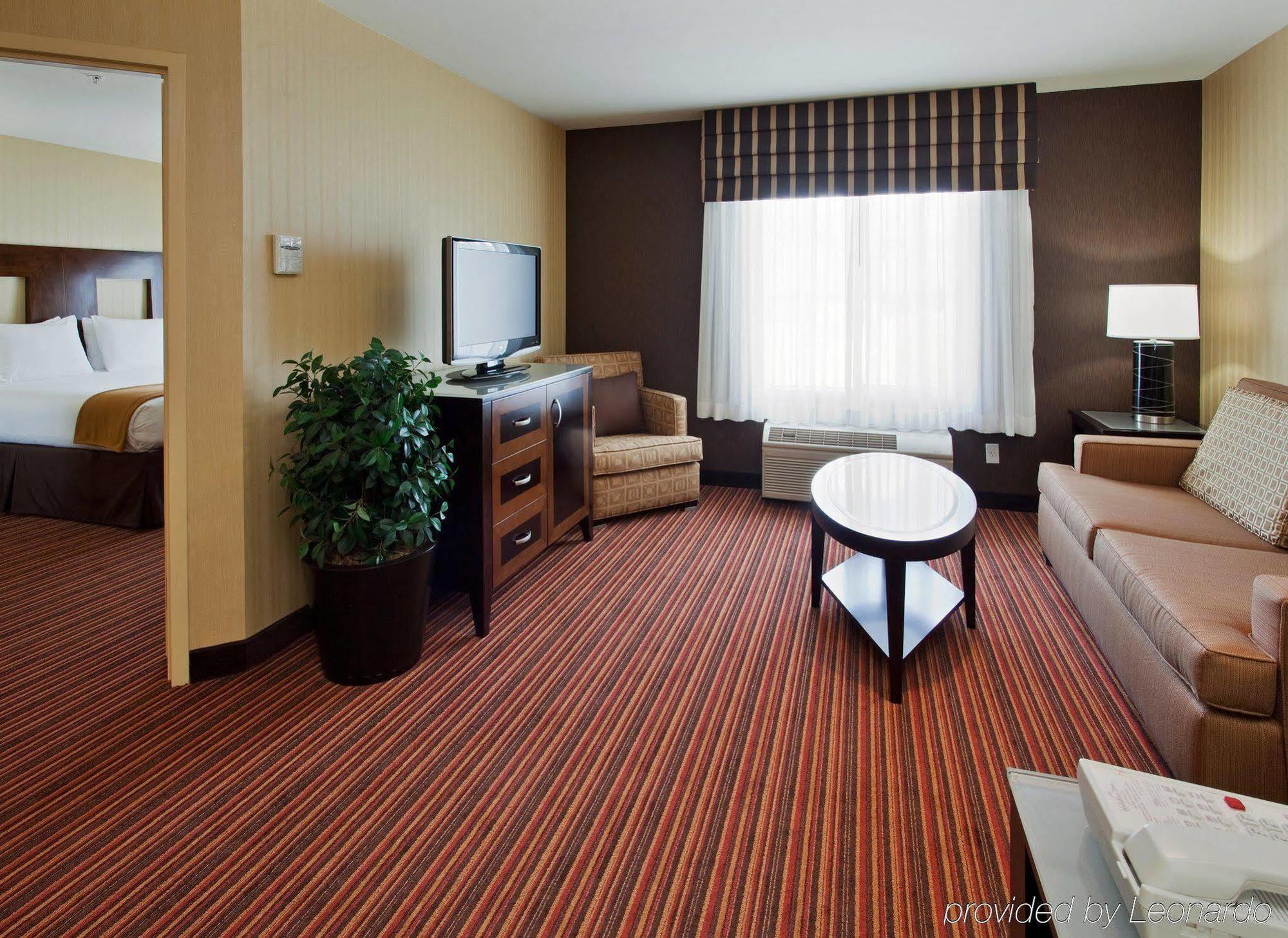 Holiday Inn Express Hotel & Suites Belmont By Ihg Pokoj fotografie