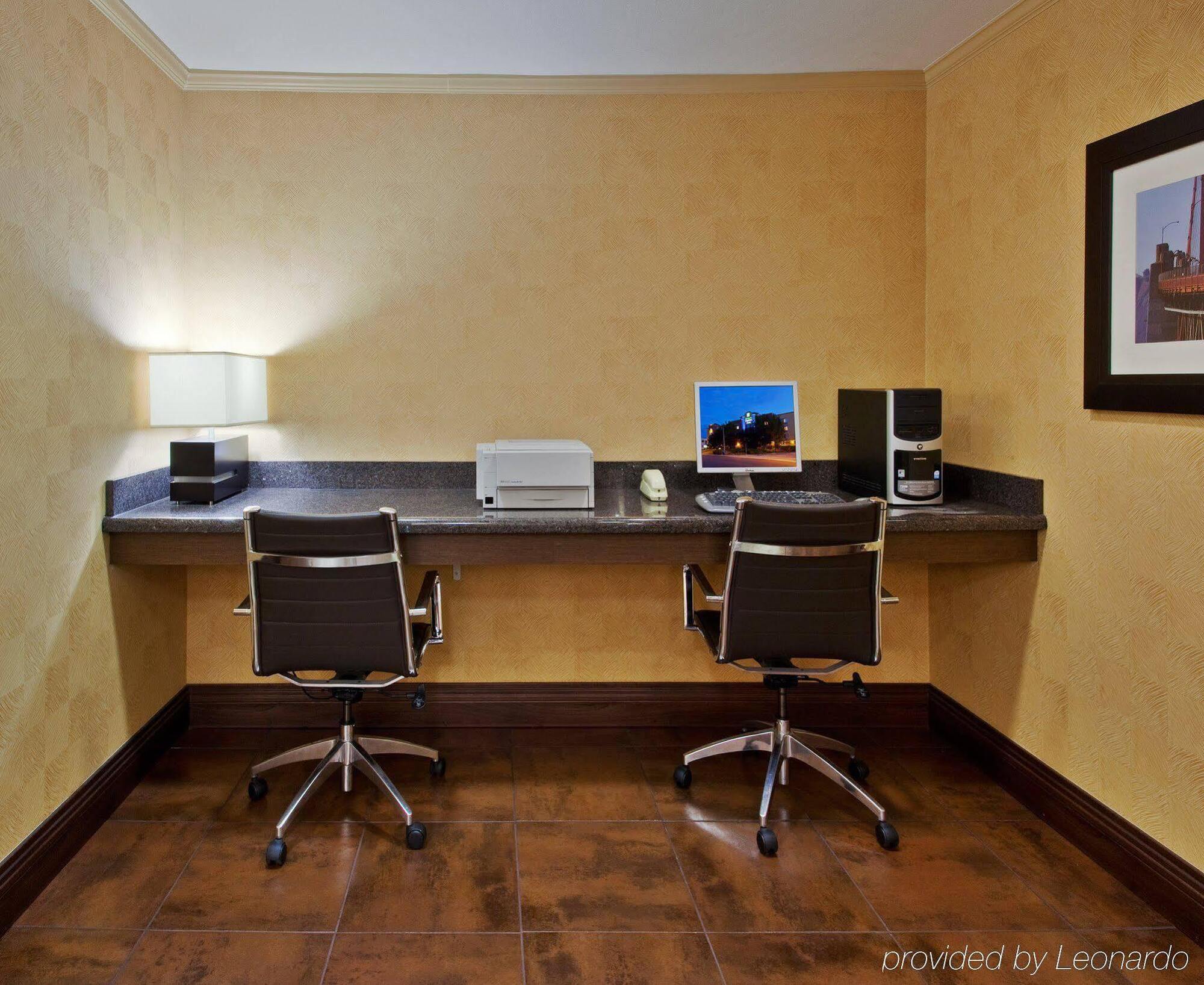 Holiday Inn Express Hotel & Suites Belmont By Ihg Exteriér fotografie